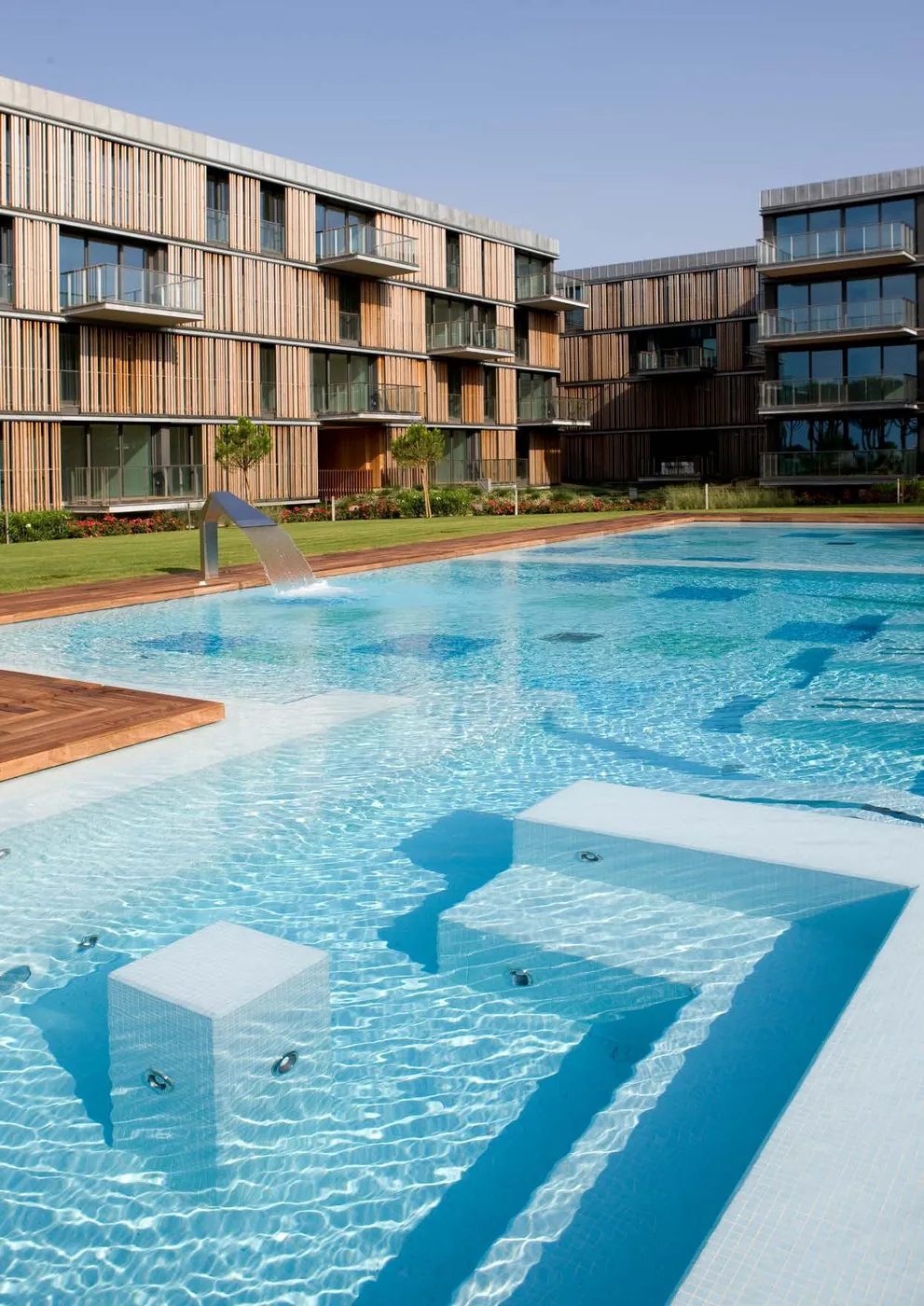 Merville Residence pool, Jesolo Lido — Trend Water collection glass pool mosaic